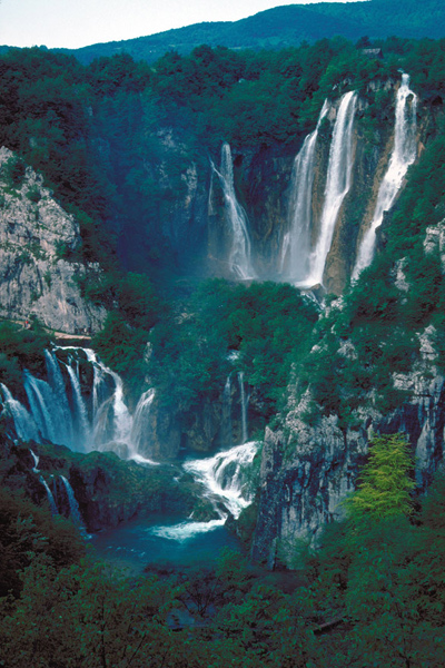115-Yugo-falls